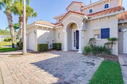 Ideally located courtyard villa (329641)