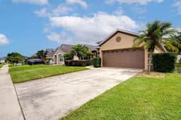 Stunning 3 bed former model home (329656)