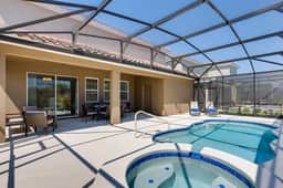 Poolside Paradise! (383102)