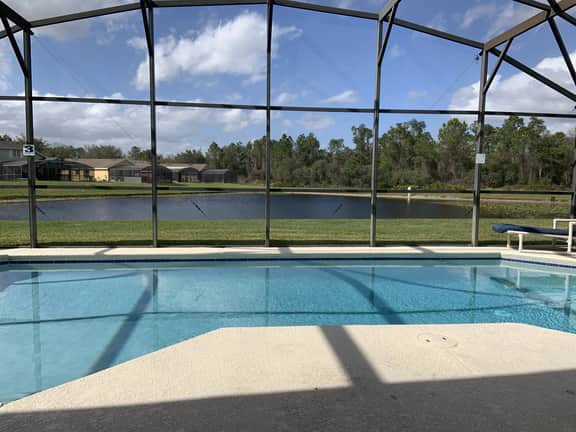 Cosy 4 bed villa overlooking a  lake (329645)