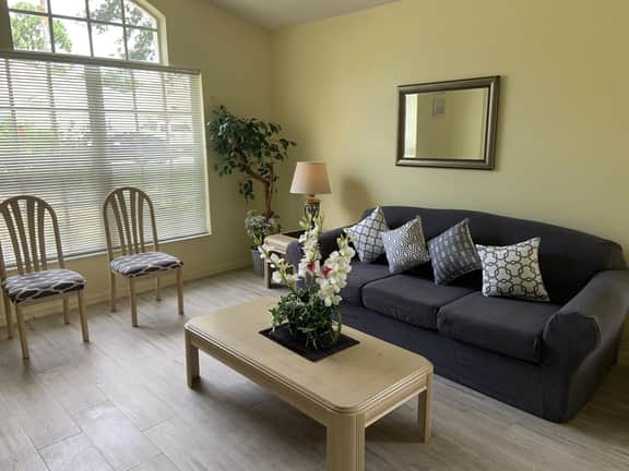 Ideal location on a golf complex (343830)